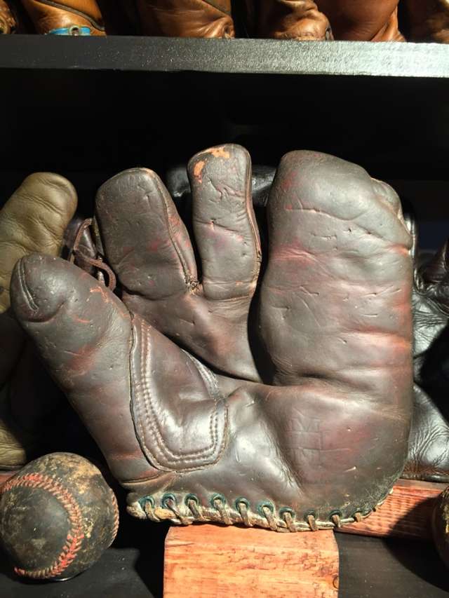 Howard Ehmke D&M 3 Finger Front