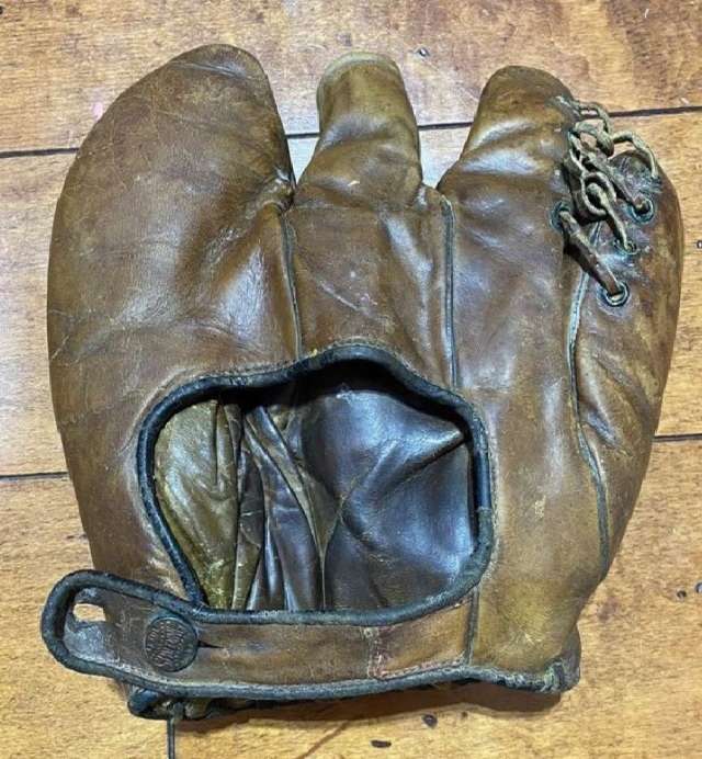 Jimmy Dykes Spalding 3 Finger Back