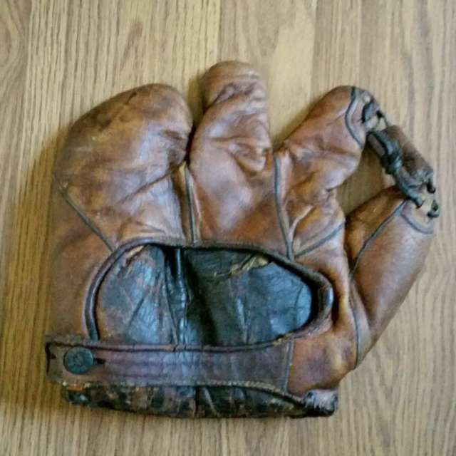 Rogers Hornsby Thomas E. Wilson 3 Finger Back