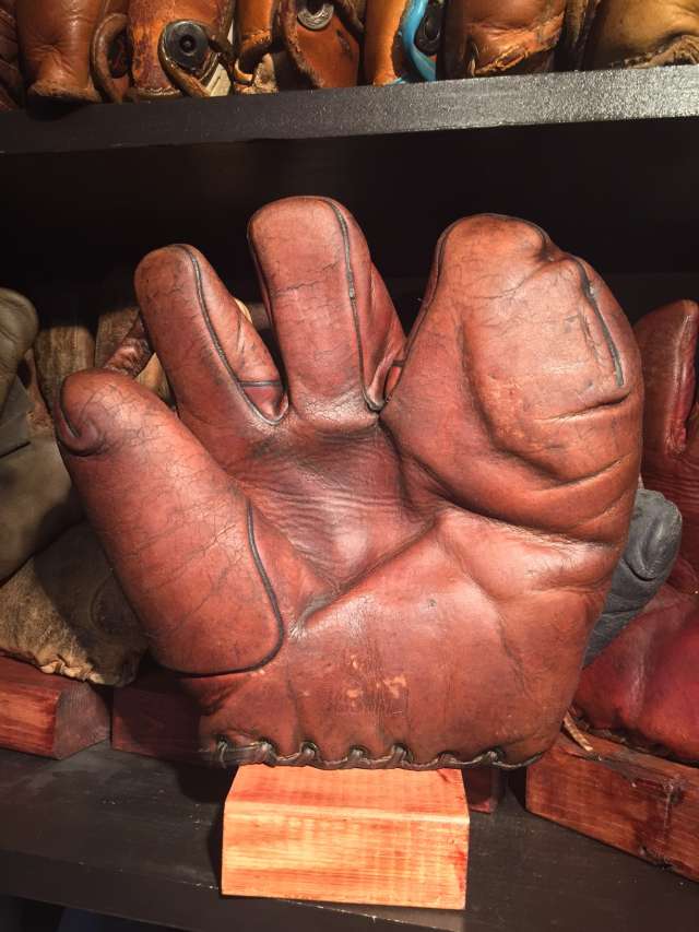 Spalding 3 Finger With Dual Webs Front