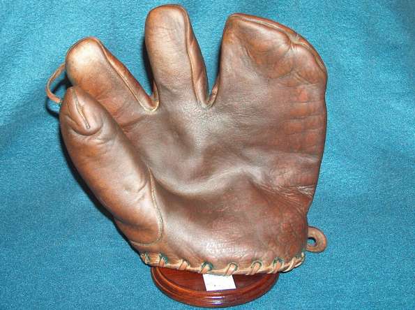 Spalding Big League Model 3 Finger Front