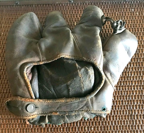 Stall & Dean 3 Finger Back