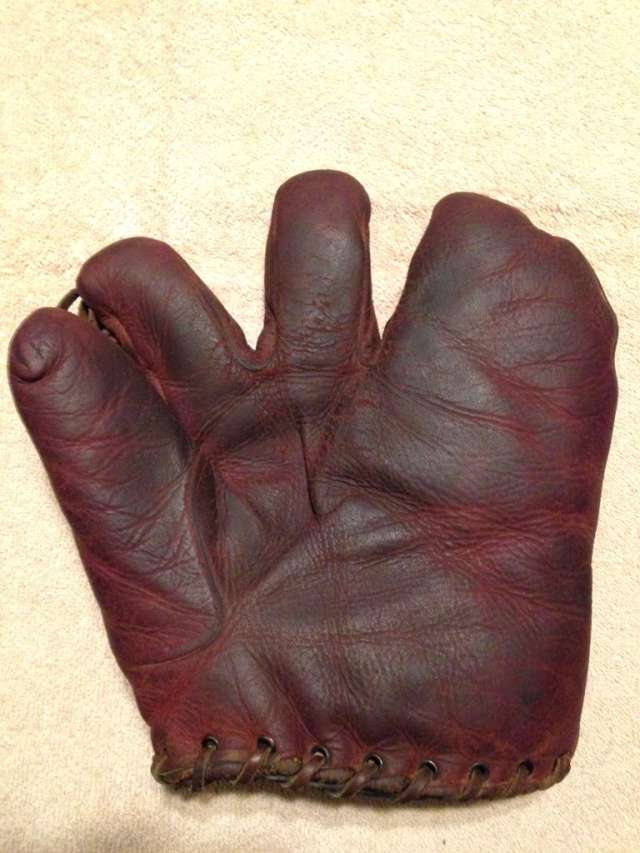 Victor, Wright & Ditson 3 Finger Burgundy Front