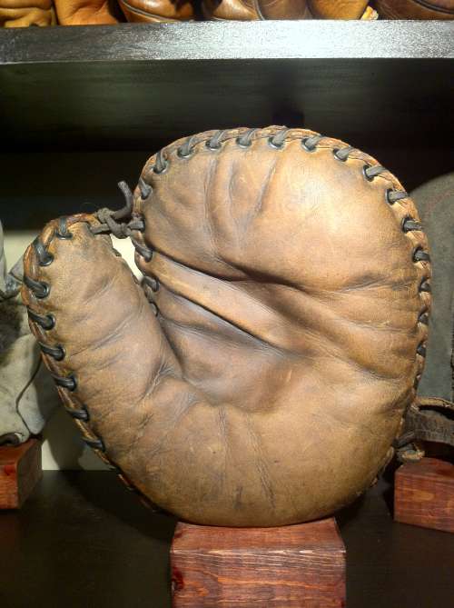 Reach Basemitt Brown Front