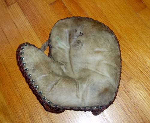 Reach D White Basemitt Front