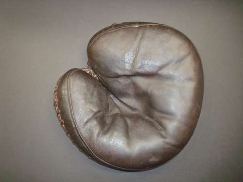 Reach Catchers Mitt Dark Front