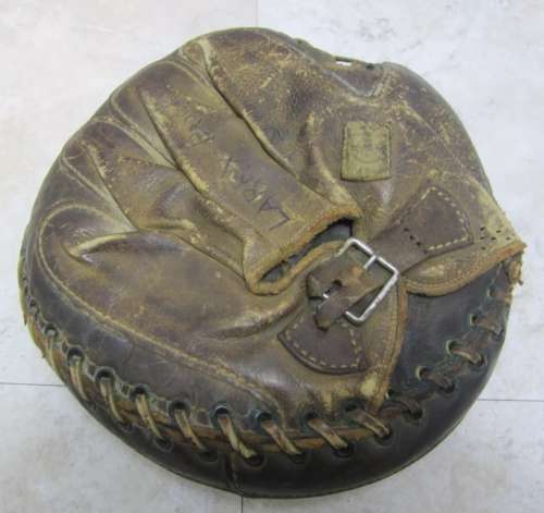 Walter Schmidt Reach 5-A Catchers Mitt Back