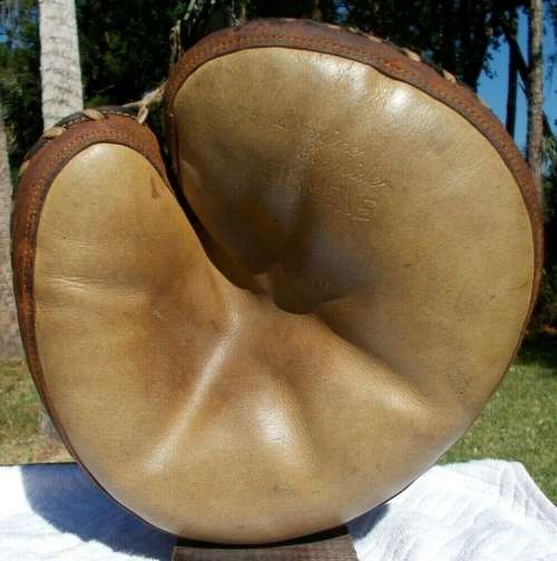 Simmons Catchers Mitt Front