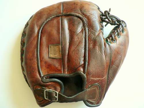Spalding B2 Basemitt Back