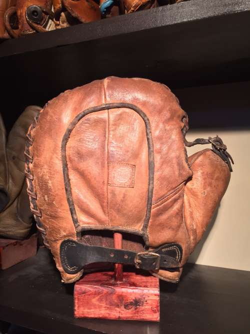 Spalding BXB Well Broke Basemitt Back