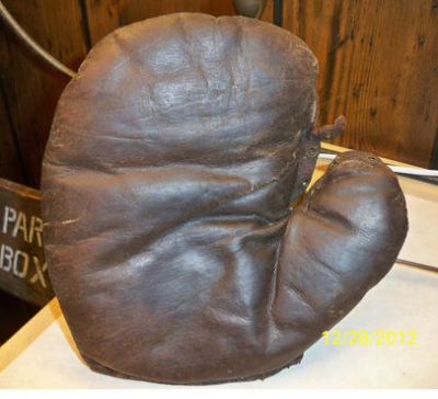 Spalding Lefty Brown Basemitt Front