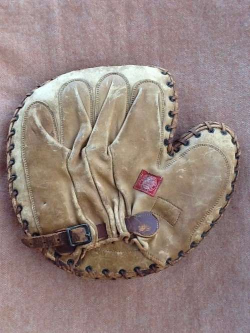 Spalding 7-0 Catchers Mitt Back