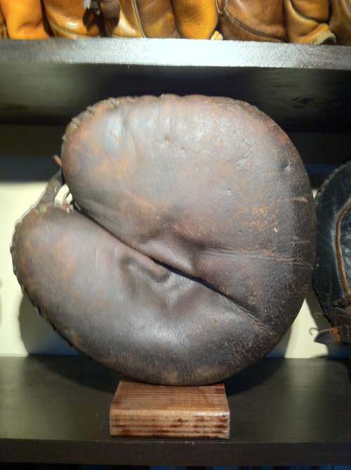 Spalding Buckle Web Catchers Mitt Front