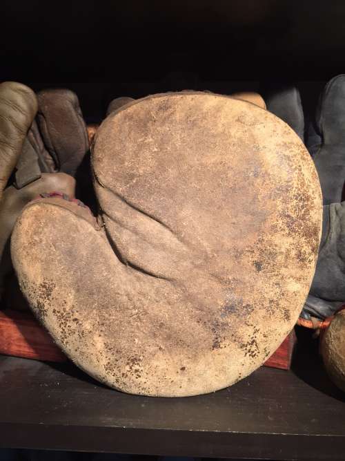 Spalding Catchers Mitt Whtie Front