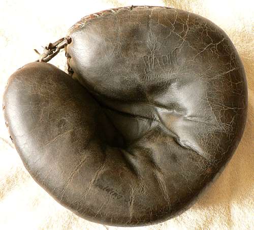 Spalding Honor Catchers Mitt Front