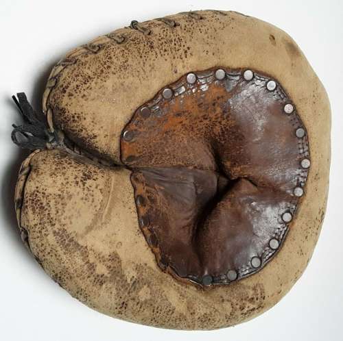 Spalding Rivet Palm Catchers Mitt Front