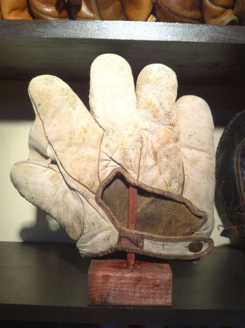 Spalding 1 Inch Web White Lefty Back