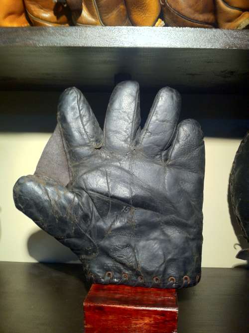 Spalding 15R Modified Full Web Front