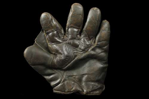 Spalding Patched Palm Full Web Front