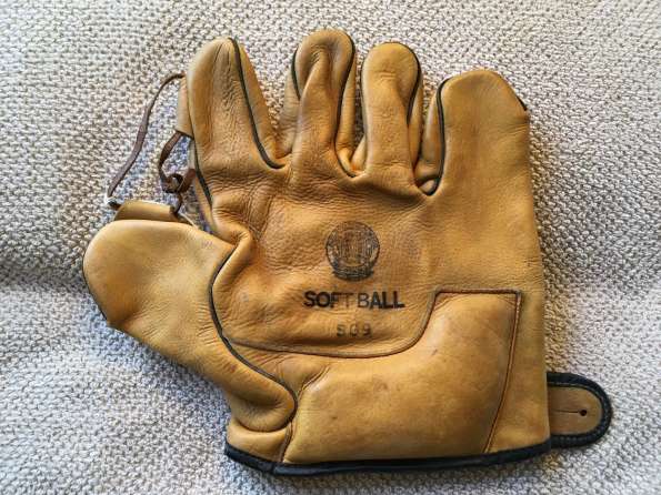 Spalding SG9 Softball Glove Front