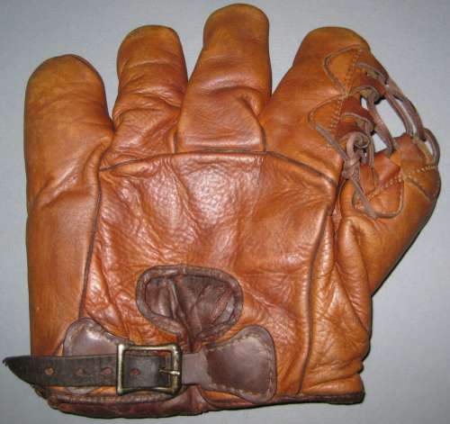 Marty Callaghan Stall & Dean 8070 Back