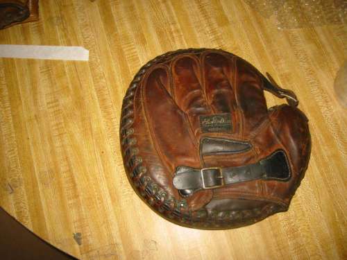 Ray Schalk Stall & Dean Catchers Mitt Back