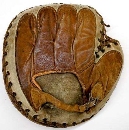 Victor Catchers Mitt Back