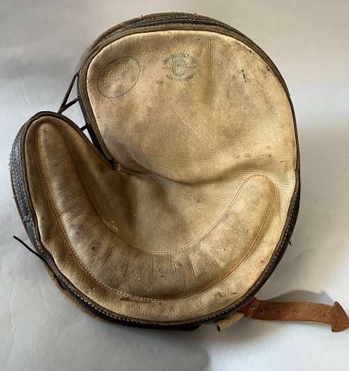 William Read & Sons 400M Crescent Catchers Mitt Front