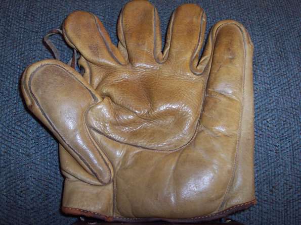 Wilson 676 Softball Glove Front