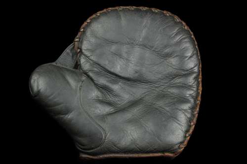 Thomas E. Wilson 1 Inch Web Basemitt Front