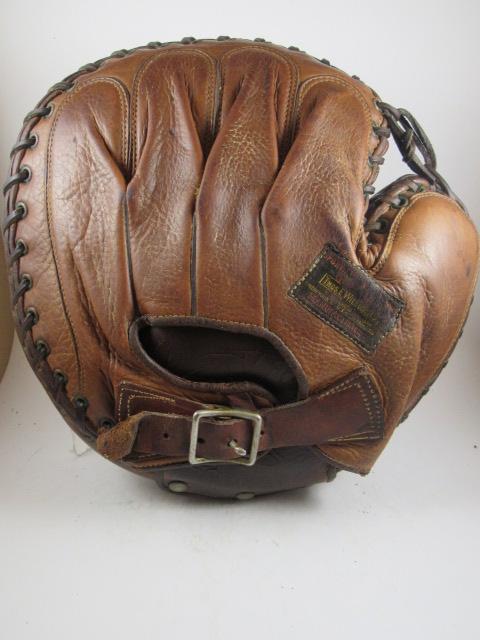 Thomas E. Wilson 500 Catchers Mitt Back