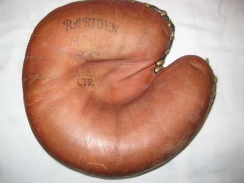 Bill Rariden Victor, Wright & Ditson CTR Catchers Mitt Front