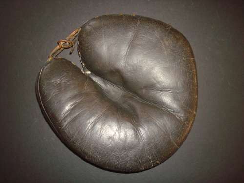 Victor, Wright & Ditson Catchers Mitt Black Front