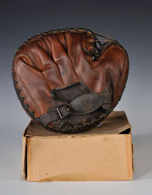 Victor, Wright & Ditson C37 Catchers Mitt Back