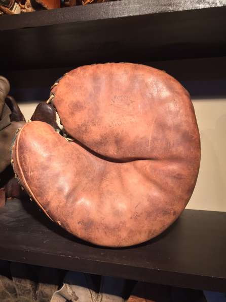 Victor, Wright & Ditson Catchers Mitt Brown Front
