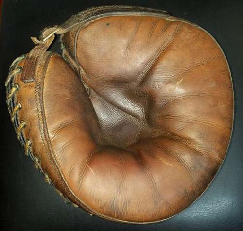 Vicor, Wright & Ditson Catchers Mitt Front