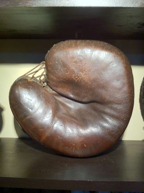 Victor, Wright & Ditson Decker Patent Catchers Mitt Front