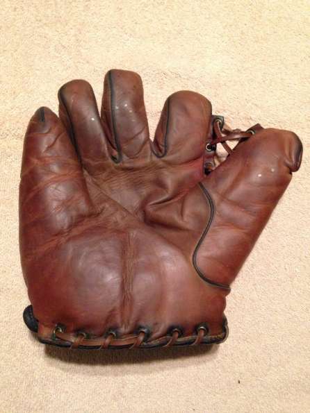 Victor, Wright & Ditson Grommet Web Lefty Front