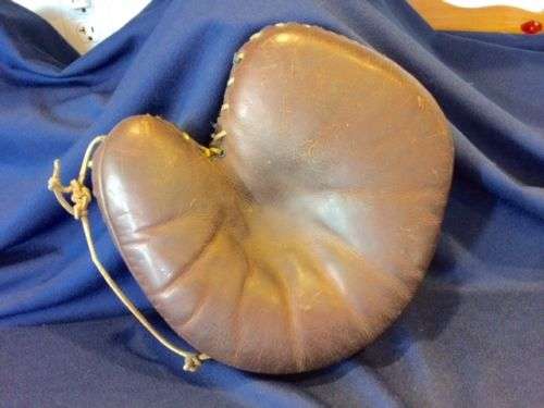 Victor, Wright & Ditson Decker Patent Catchers Mitt Front