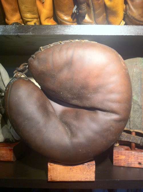 Victor, Wright & Ditson Brown Catchers Mitt Front