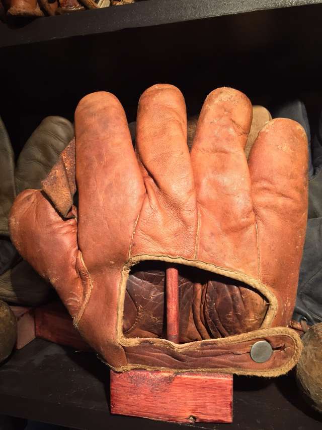 Varsity 322 1 Inch Web Lefty Back