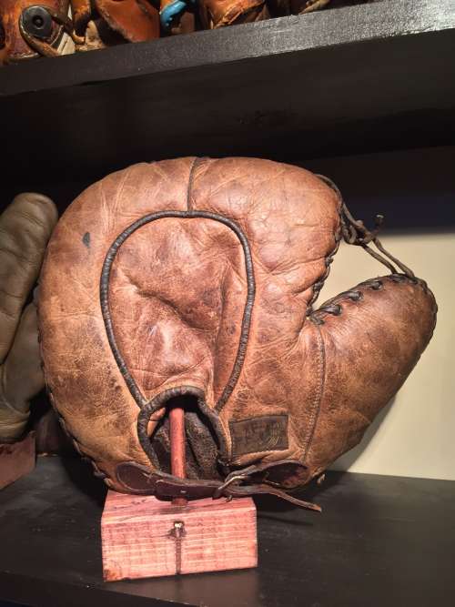 Alex Taylor 56 Basemitt Back