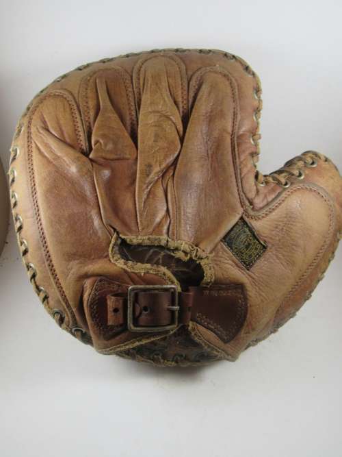 Babe Ruth Reach RC2 Home Run Special Catchers Mitt Back