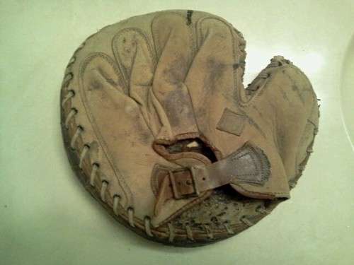 Babe Ruth Spalding Home Run Special Catchers Mitt Back