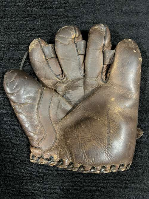 Banner Webbed Finger Glove Front