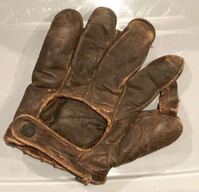 Des Moines 1 Inch Web With Finger Straps Back