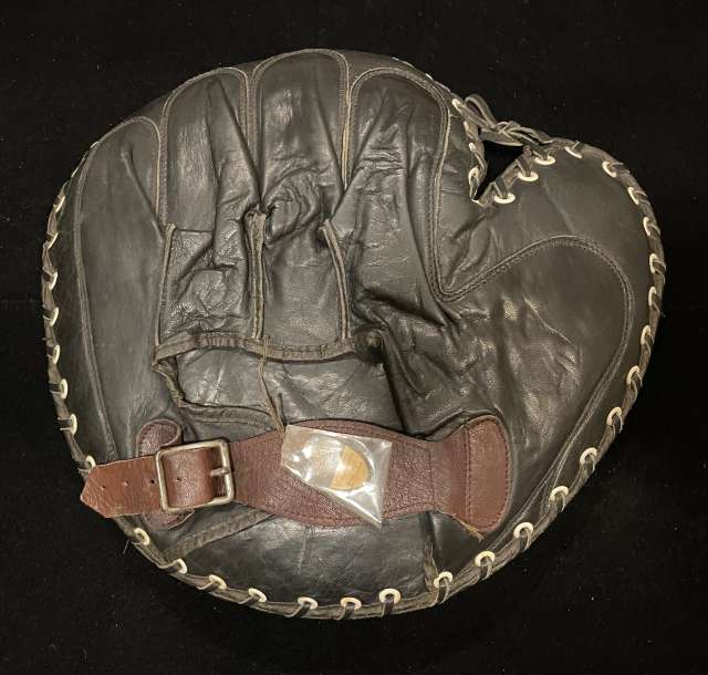 Des Moines 57B Catchers Mitt Back