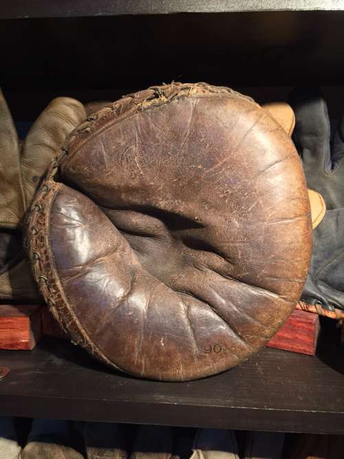 Des Moines 90 Catchers Mitt Front