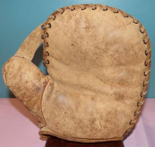 D&M Basemitt Front