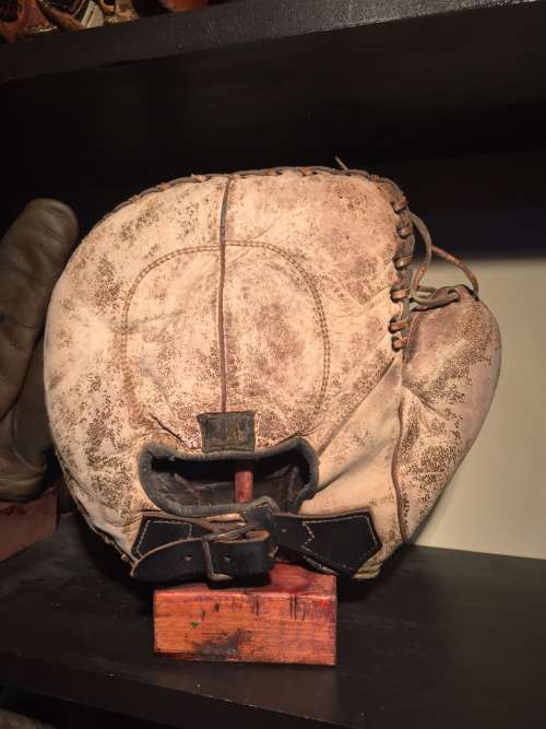 D&M Basemitt Light Brown Back